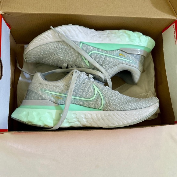 Nike React Infinity Run Flyknit 9 - Picture 1 of 16